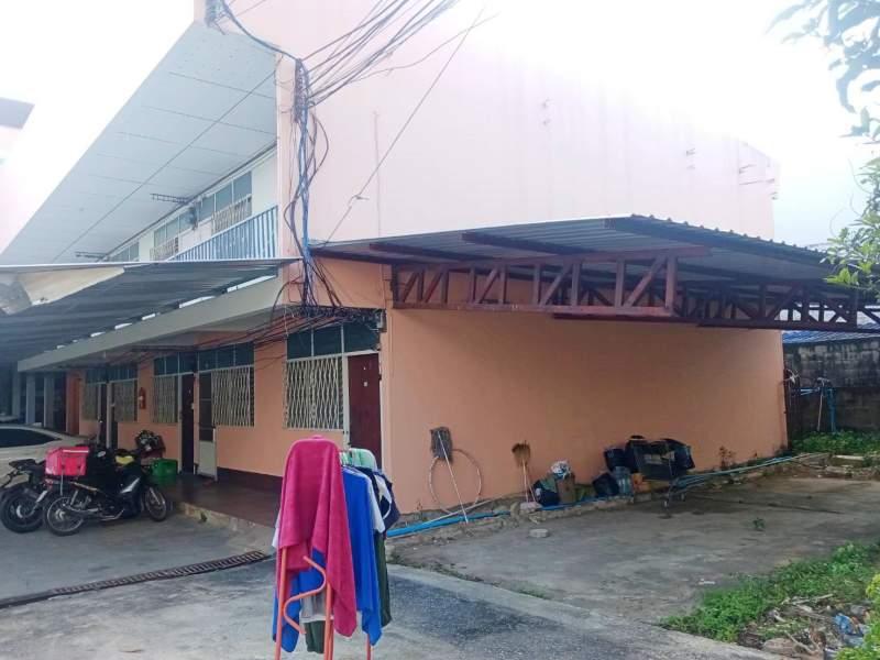 Prime Land with Buildings for Sale in Chiang Rai City - 1 Rai 400 SQM, Renovation Needed - BUILDING FOR SALE