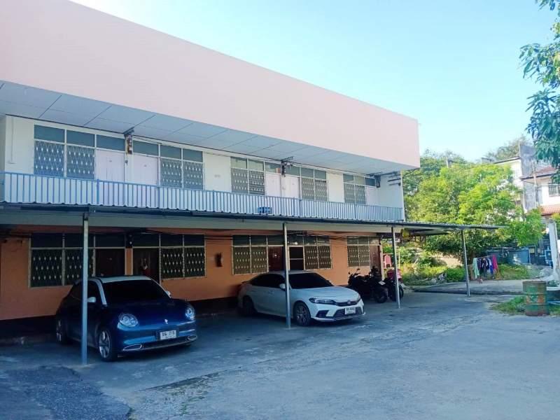Prime Land with Buildings for Sale in Chiang Rai City - 1 Rai 400 SQM, Renovation Needed - BUILDING FOR SALE